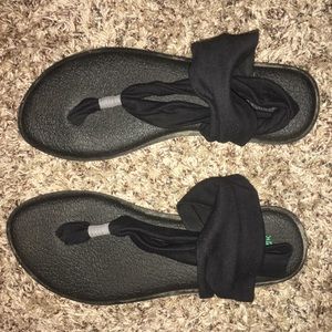 GENTLY USED SANUK SANDALS